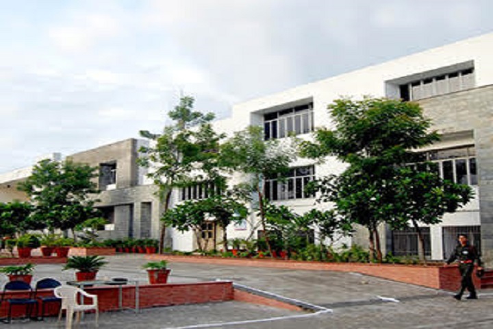 https://cache.careers360.mobi/media/colleges/social-media/media-gallery/5180/2020/9/10/Campus View of Poornima Group of Institutions Jaipur_Campus-View.jpg